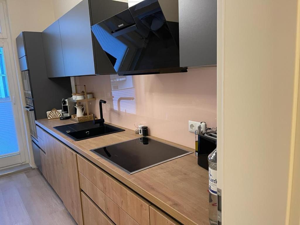 Ferienwohnung „KRABBENNEST“ ruhig zentral mit echtem Jacuzzi-Whirlpool Rostock Exterior foto