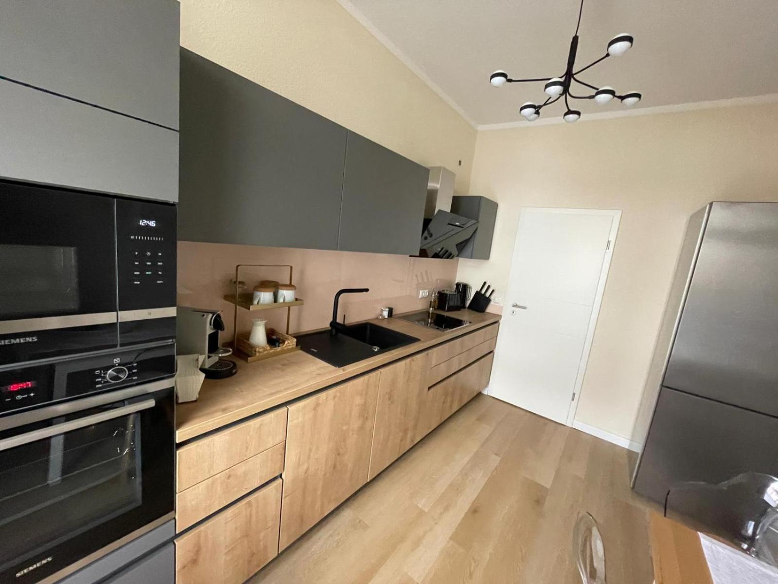 Ferienwohnung „KRABBENNEST“ ruhig zentral mit echtem Jacuzzi-Whirlpool Rostock Exterior foto