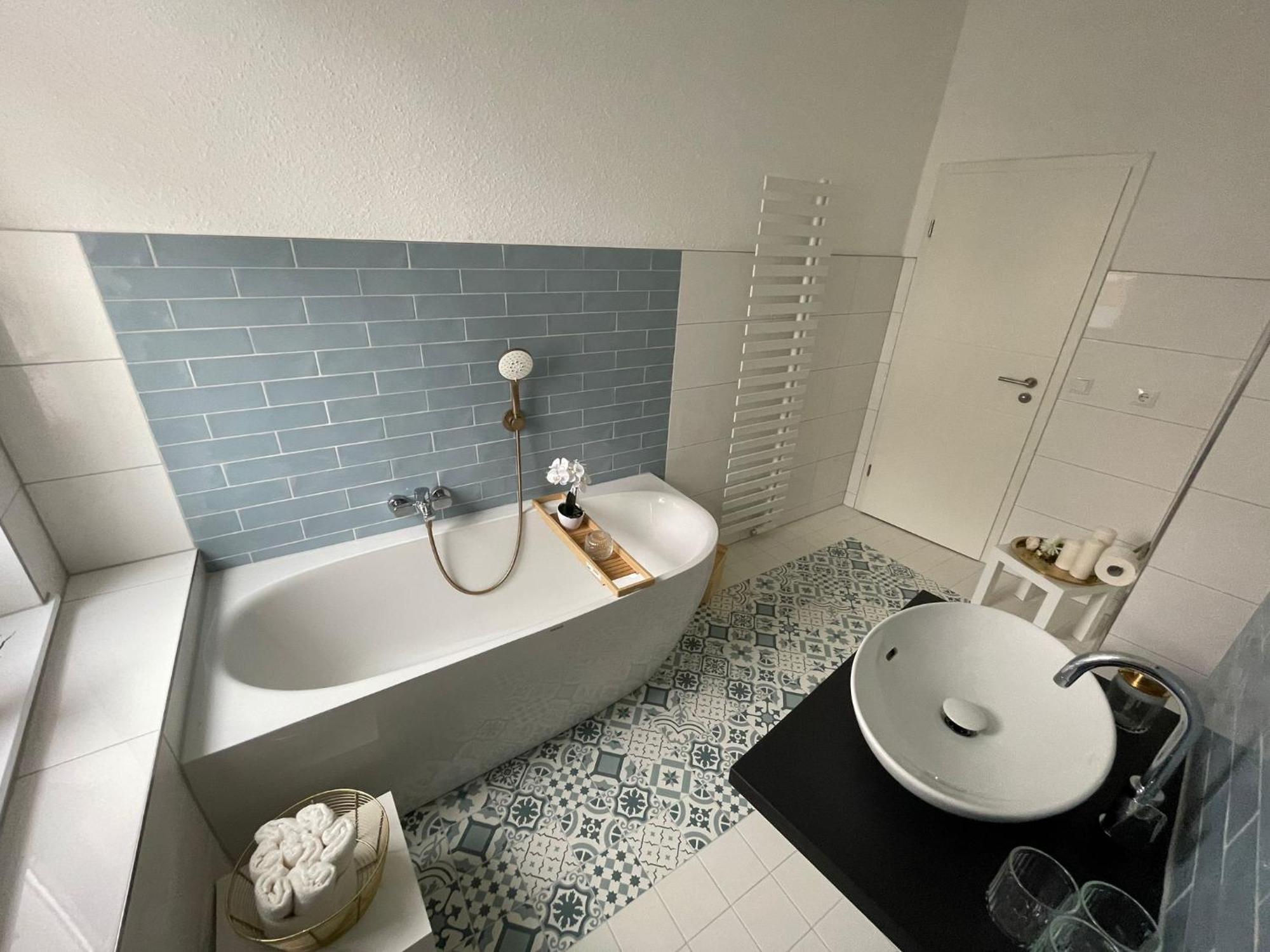 Ferienwohnung „KRABBENNEST“ ruhig zentral mit echtem Jacuzzi-Whirlpool Rostock Exterior foto
